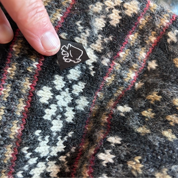 Turtle Fur Wool Hat with Pom Pom. fleece Lining. Snowflakes. Skiing. Outdoor - Picture 9 of 14